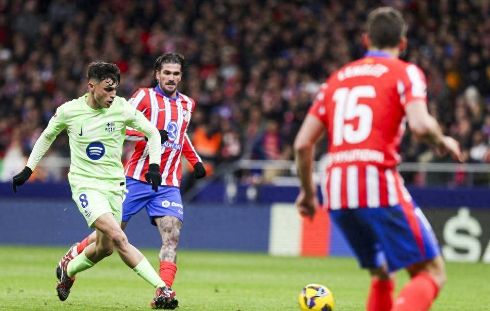 暗战升级！巴萨真核炮轰媒体双标：夸弗里克就必须踩哈维？