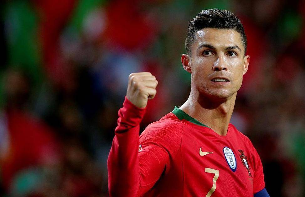 西甲保级关键战：换帅瓦伦西亚迎战低迷塞维利亚，C罗收购传闻下暗藏冷门玄机？